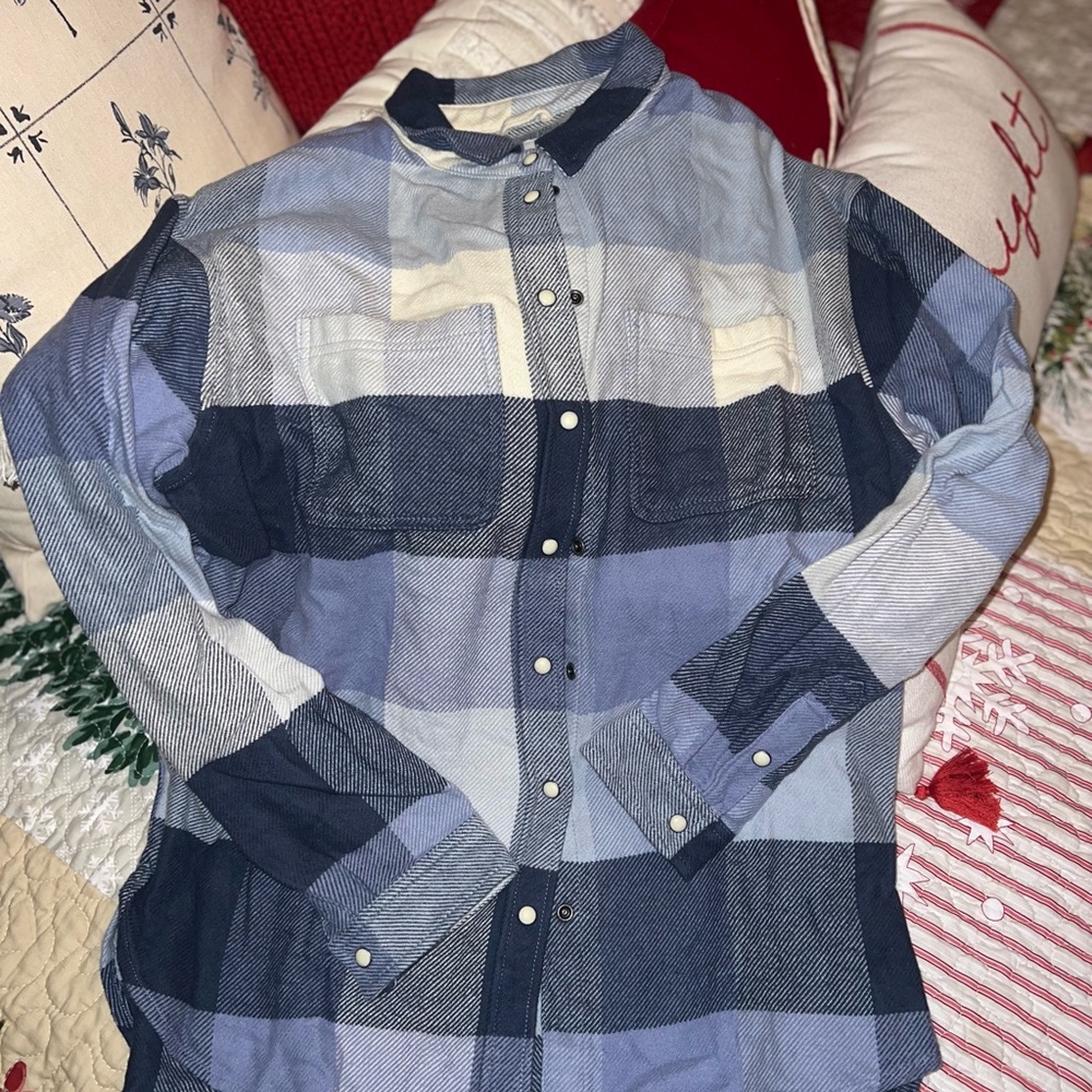 American Eagle Outfitters women’s Navy and Light Blue Checkered Shirt